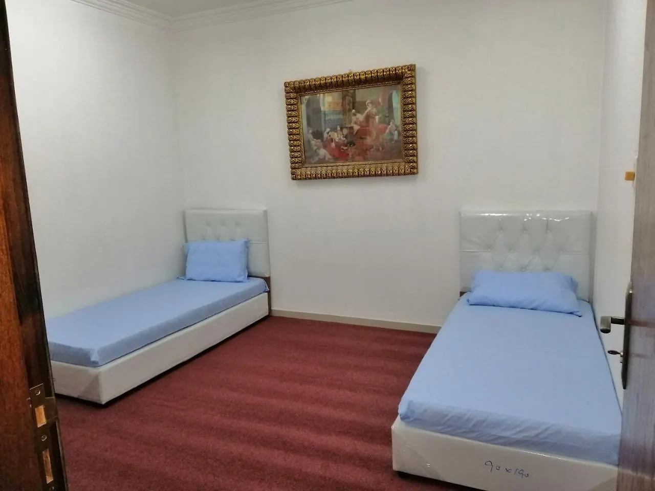 Contacten van (سكن النخبة (للرجال فقط